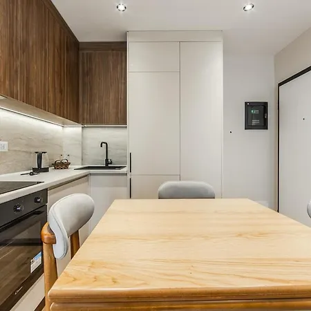 Metropolitan Living 1br Balcony By Pikhost Appartement *